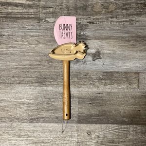 Rae Dunn spatula and cookie cutter set